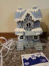 Encore Snowville “Snow Sports Shop” Village piece 1999 #94906 