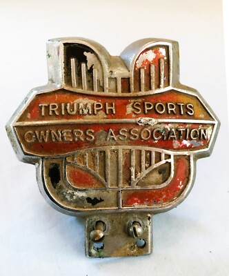 ORIGINAL 60er TRIUMPH SPORTBESITZER VEREIN GRILL BADGE / EMBLEM + BEFESTIGUNGEN