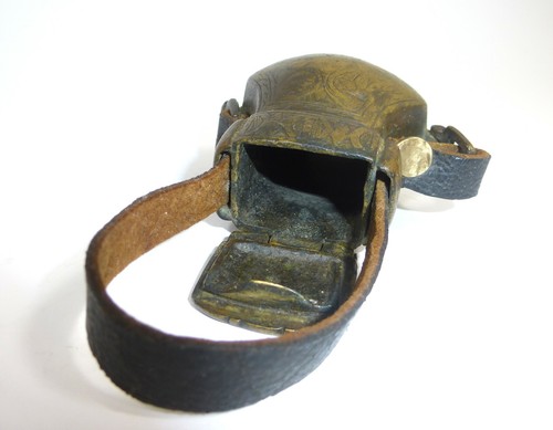 Botella de bronce recipiente para bolas de plomo siglo XVIII Imperio Otomano Afganistán - Imagen 10 de 11
