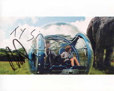 Jurassic World autographed photo signed 8x10 #1 Nick Robinson Ty Simpkins 