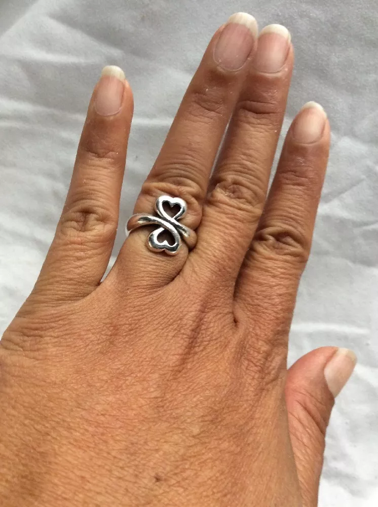Pretty James avery sterling silver 925 2 hearts ring size 6.5