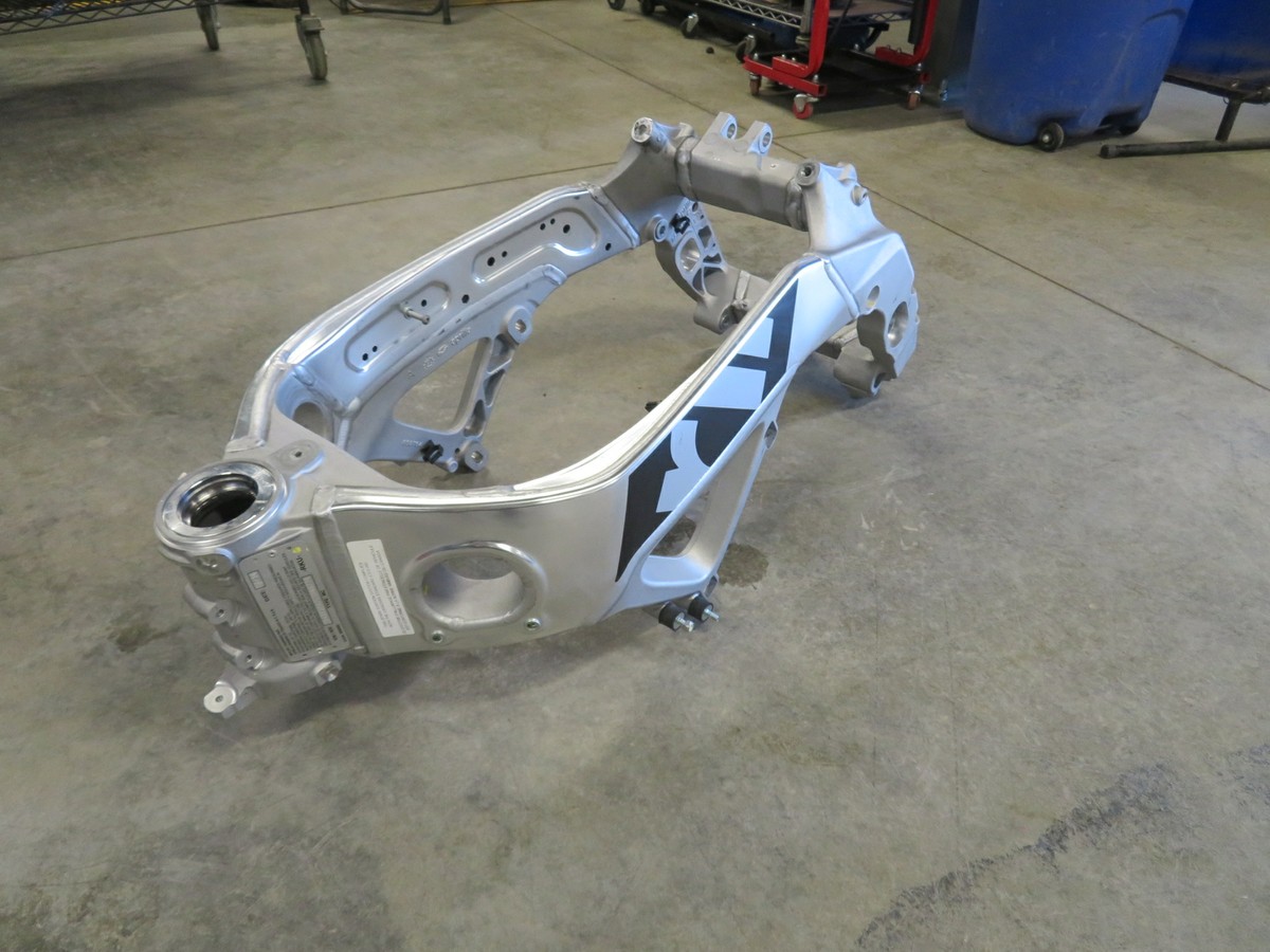 EB989 2016 16 APRILIA RSV4 1000 RF FRAME CHASSIS VIN