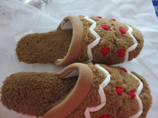 Pottery Barn Gingerbread Slippers Holiday wm 10-11 Men 8-9 NIP SOFT AND WARM
