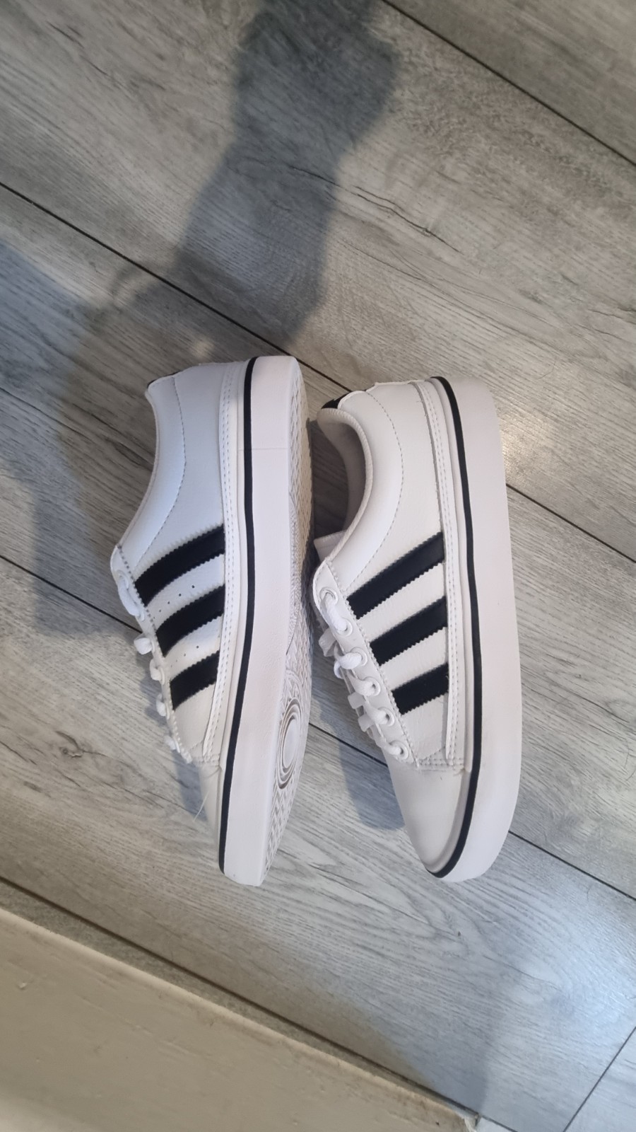 adidas Originals White Leather Lightweight Trainers Black 3 Stripe UK 6 image 10