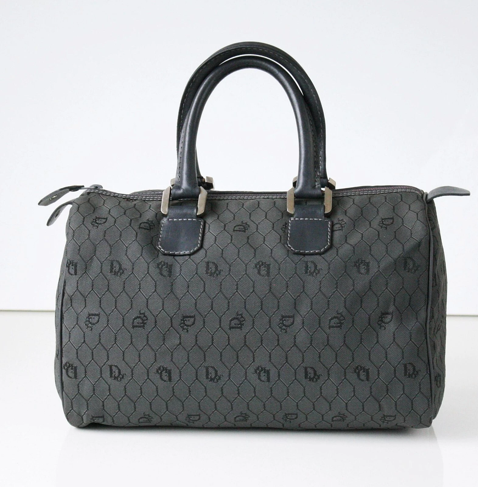 Authentique sac Boston Christian Dior gris nid d'abeille cuir jacquard