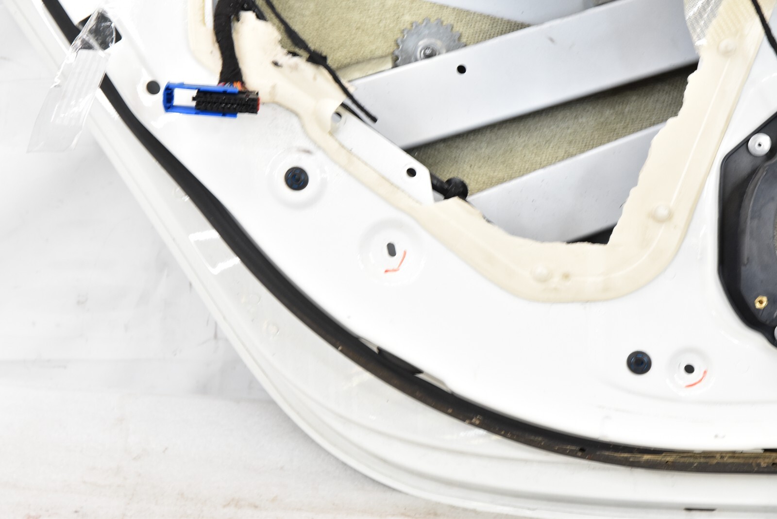 🚀 2014-2019 MASERATI GHIBLI REAR LEFT DRIVER SIDE DOOR SHELL PANEL WHITE OEM