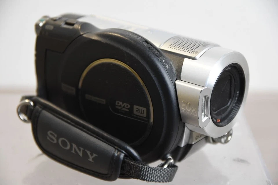 Sony Handycam HDR-UX7 Digital Video Camcorder Silver Full HD 10x 3.5-inch Japan - Image 2 of 4
