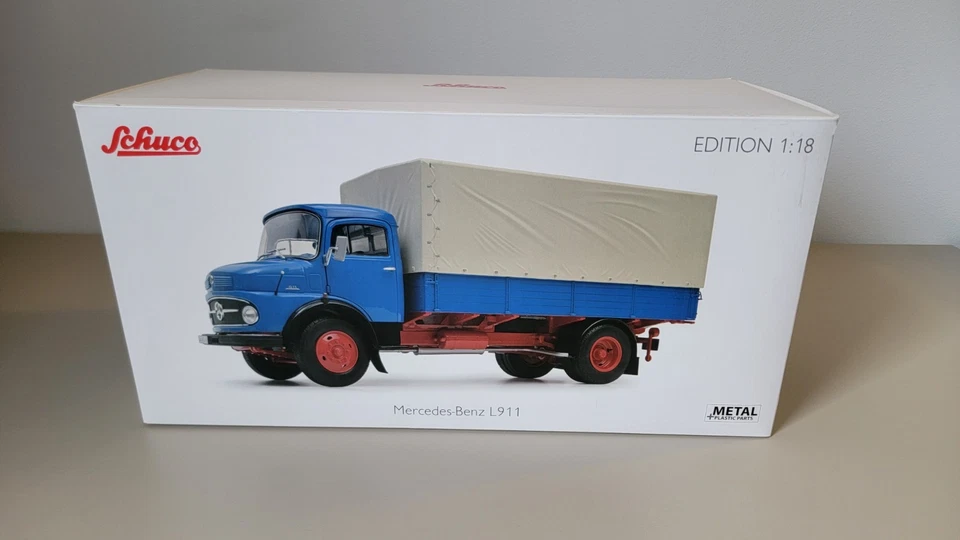 Schuco 1966 Mercedes L911 1/18 (450044800) - Photo 2/4