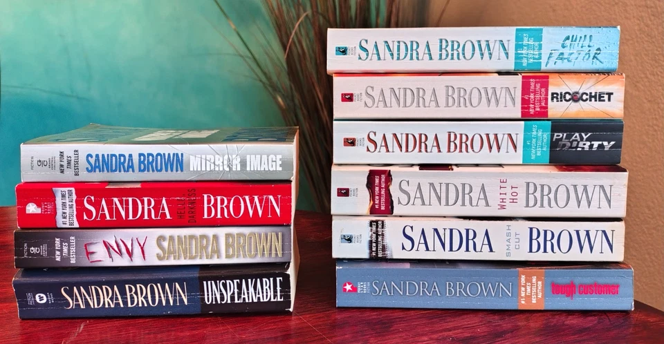 Lot of 10 Sandra Brown Popular Thriller Mystery Romance Suspense Novel Paperback Foto 2 de 3