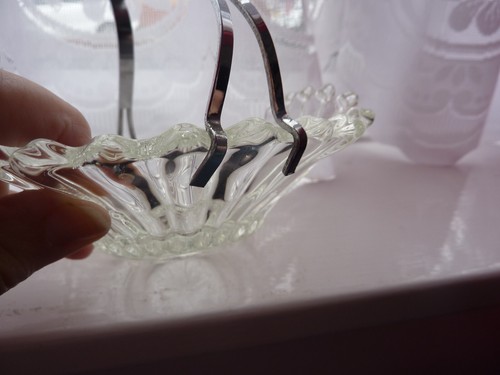 Beautiful Cut Glass Basket With Metal Detachable Handle H16cm W12cm Lovely Gift! - Picture 8 of 8