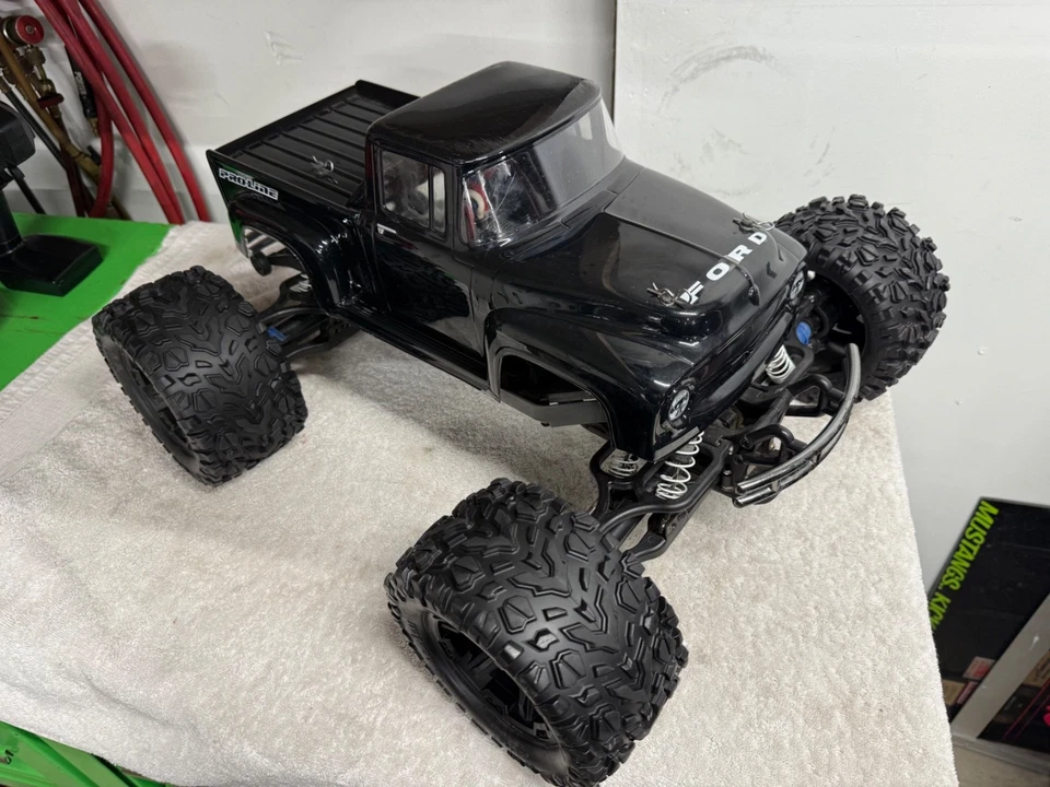 罕见无刷 Traxxas Emaxx — 第 3/4 张图片