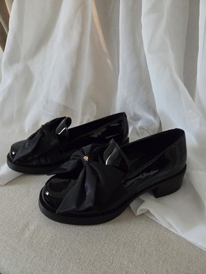 KARL LAGERFELD PARIS Camilia Patent Leather Bow Detail Loafer Pumps