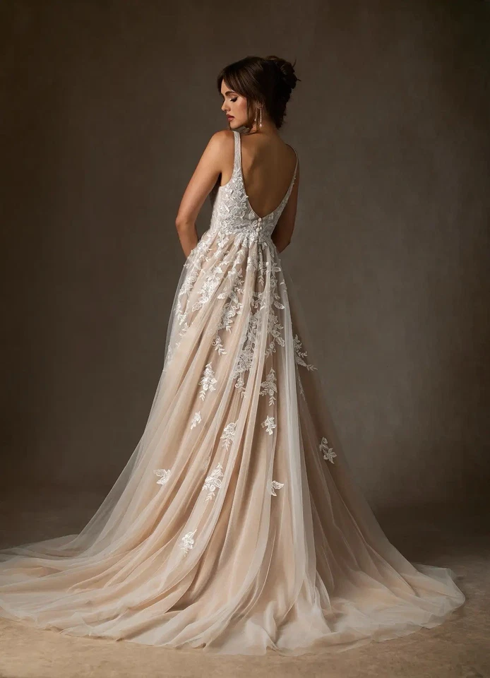 Vestido de novia Azazie línea A cuello en V lentejuelas tul talla 2 Foto 3 de 4