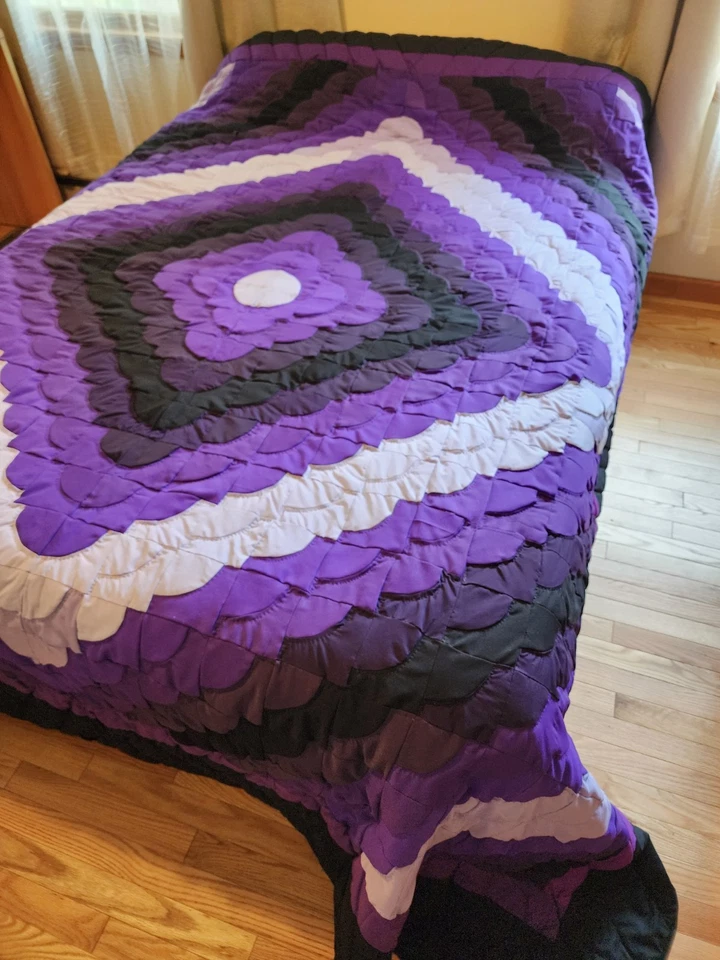 Hand Quilted NEW Amish quilt King / Queen size Ocean waves - Image 2 of 4