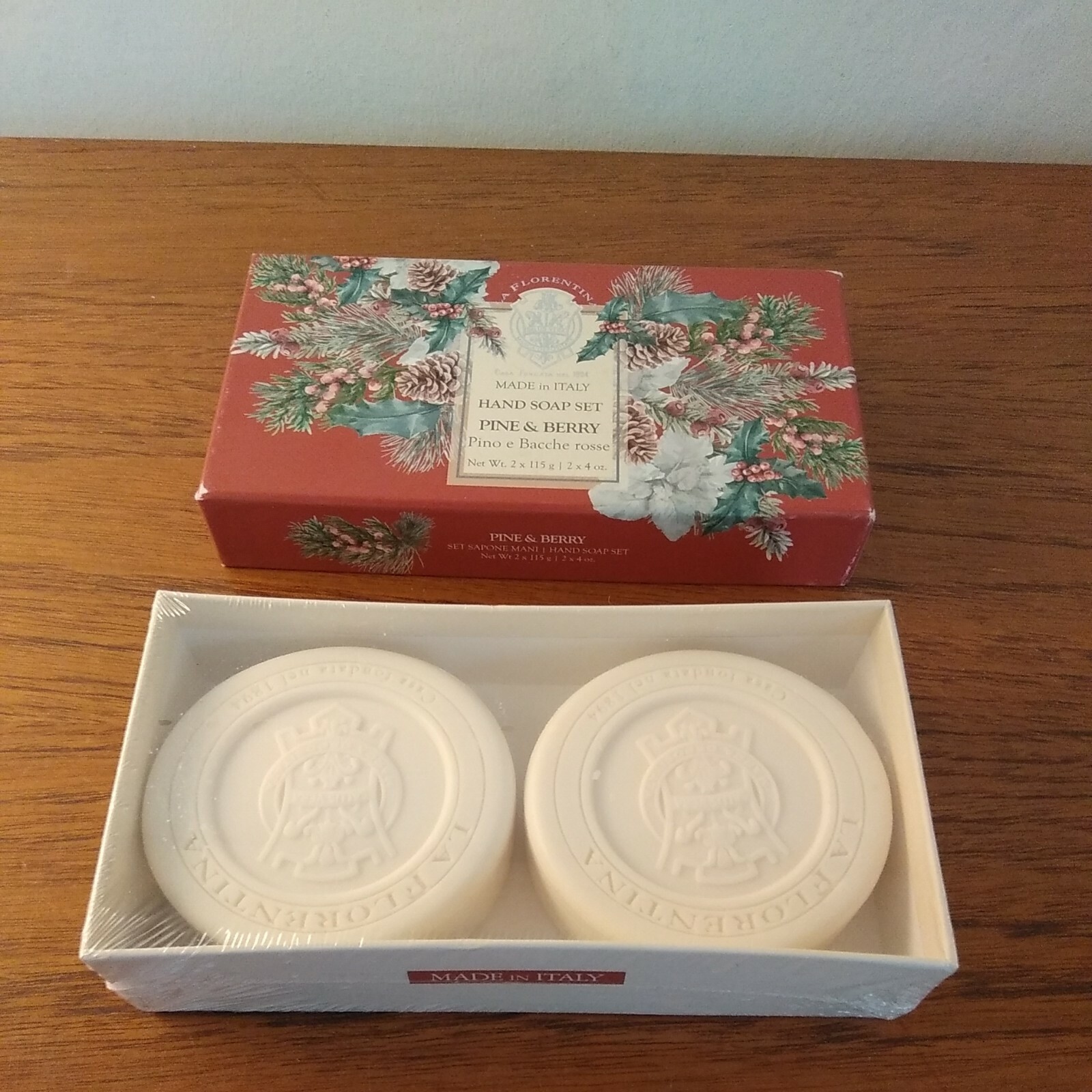 PINE SND BERRY CHRISTMAS SOAPS BY Casa Fondata 2 x 115 g Sculpted Soap