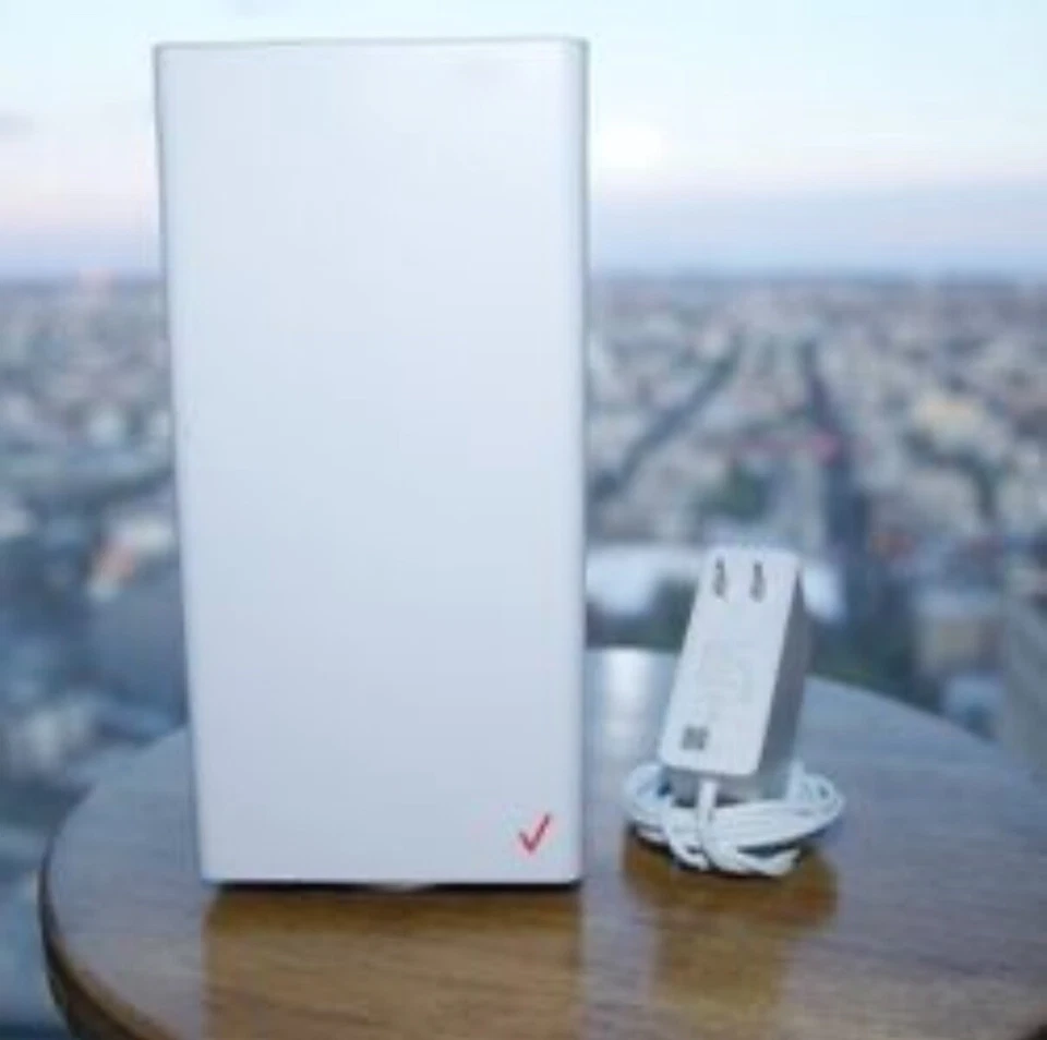 Verizon Router - CR1000B (Router) - USED (Excellent Condition) + Power Cable - Image 3 of 3