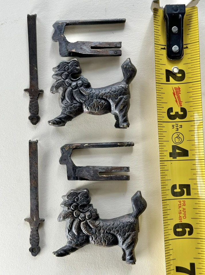 Par de cerraduras antiguas chinas de bronce para perro Foo con llaves estilo espada Foto 4 de 4