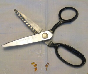 Vintage CLAUSS PINKING SHEARS