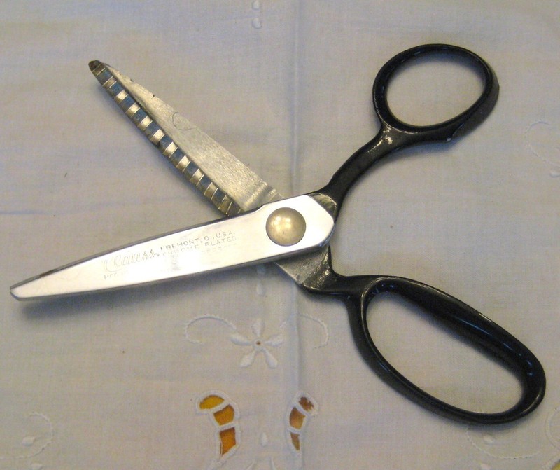 Vintage CLAUSS PINKING SHEARS