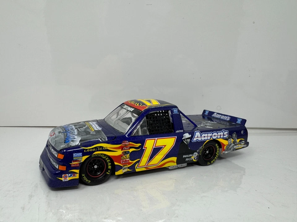 Camión de carreras Chevy Action Nascar #17 Darrell Waltrip Aarons 3 Stooges diecast 1:24 Foto 4 de 4