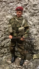 1/6 WWII BBi/Dragon British “Red Devil” Paratrooper w/Enfield Rifle & Rifle Bag 
