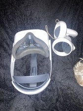 Oculus Meta Quest 2, White, Both Controllers Have Stick Drift