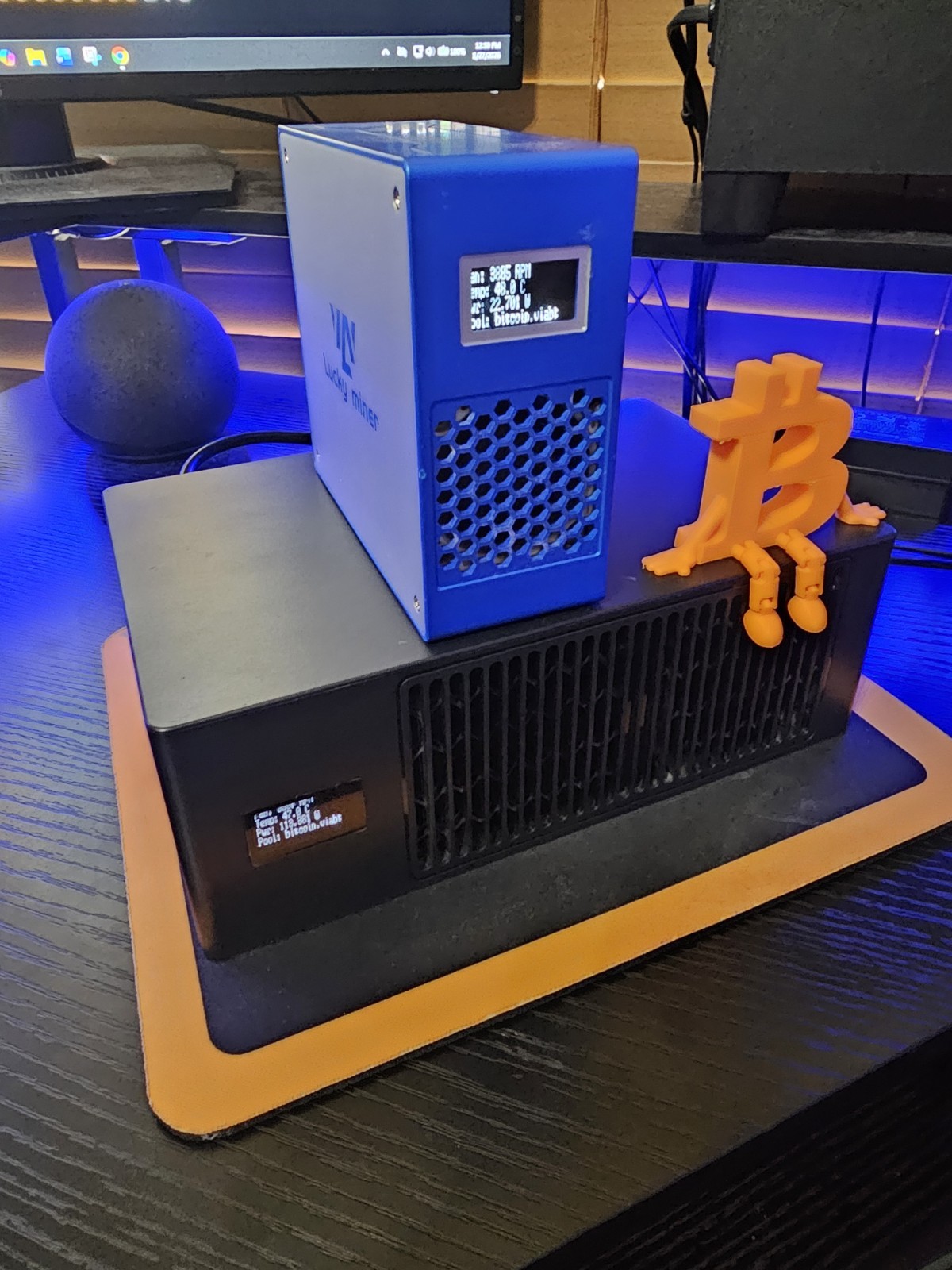 Bitcoin Miner (Lucky Miner Bundle) LV08 & LV07, Barely Used a Month!