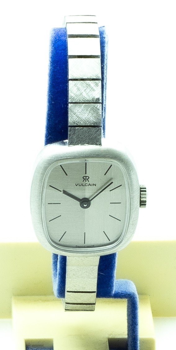 NEW Mechanical Swiss 1970's Ladies RARE VINTAGE F4112B  - NOS WATCH D61 VULCAIN  - vintagewatches.pk