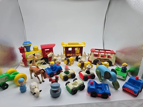 VINTAGE 1979 FISHER PRICE LITTLE PEOPLE CIRCUS TRAIN 991 1969 MINI BUS Lot Of 27