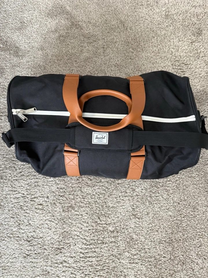 Bolso de Lona Herschel Novel Negro Cuero Sintético Clásico 42.5L Viaje de Fin de Semana Foto 3 de 4