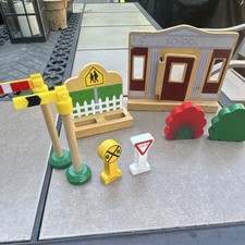Thomas  Friends Wooden Railway Accessories Lot Signs School Building Trees 2001