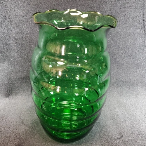 Vtg. Anchor Hocking Green Glass Ribbed Vase Ruffled Rim Beehive Shape 7"T x 4"W