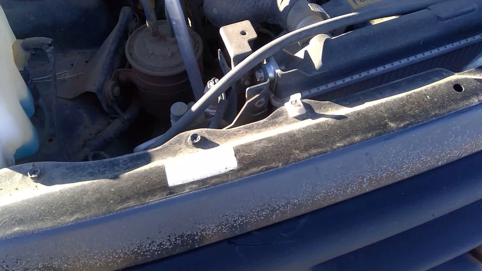 Geo Tracker 1996 1997 1998 soporte de radiador superior barra de amarre superior OEM Foto 4 de 4