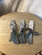 “3” butter/cheese, spreader Stainless Steel HOLLY BERRY SPREADER