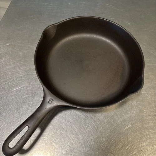 No. 6 Unmarked Wagner Ware 9 Inch Cast Iron Skillet - Wobbly