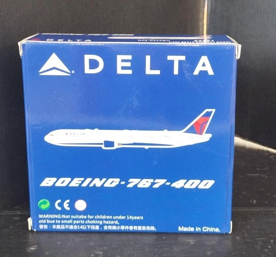 DELTA BOEING-767-400 airplane 62312 - Image 2 of 4