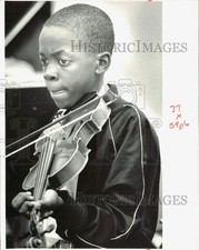 1987 Press Photo Ronald Smith, member of the Drew Junior High School orchestra