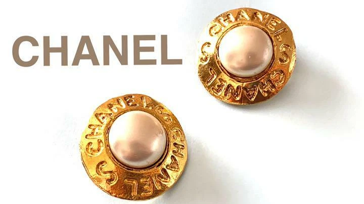 Auth Vintage CHANEL Pearl Logo Round Clip-On Earrings White/Gold Used from  Japan