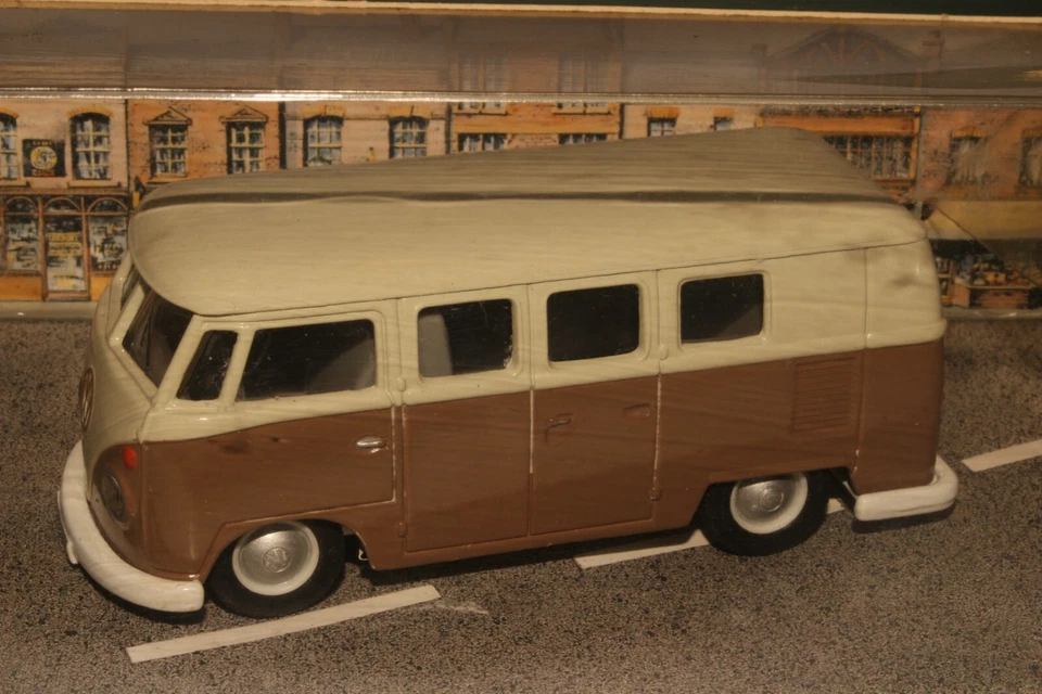 Corgi Classic Models, #96941 Volkswagen Caravanette - Image 2 of 4