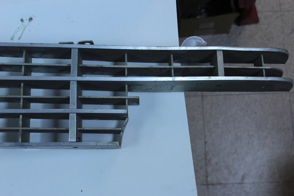 Chrysler Crown Imperial Grille 1957 usado fabricante de equipos originales Foto 2 de 4