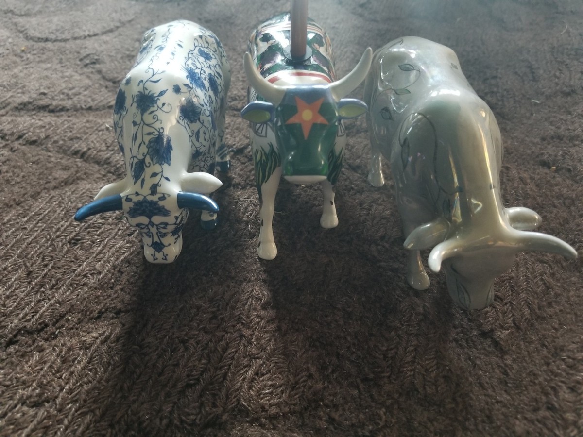 4 CowParade【カウパレード】牛置物 Blue Bone China LOT Cow Parade Figurine 2 Great shape 1 Broken legs Blue /whit one