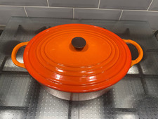 Casseruola grande in ghisa con coperchio ovale Le Creuset arancione vulcanico