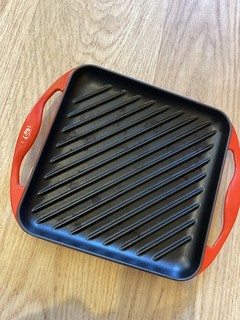 Padella in ghisa con griglia bassa quadrata rossa Le Creuset