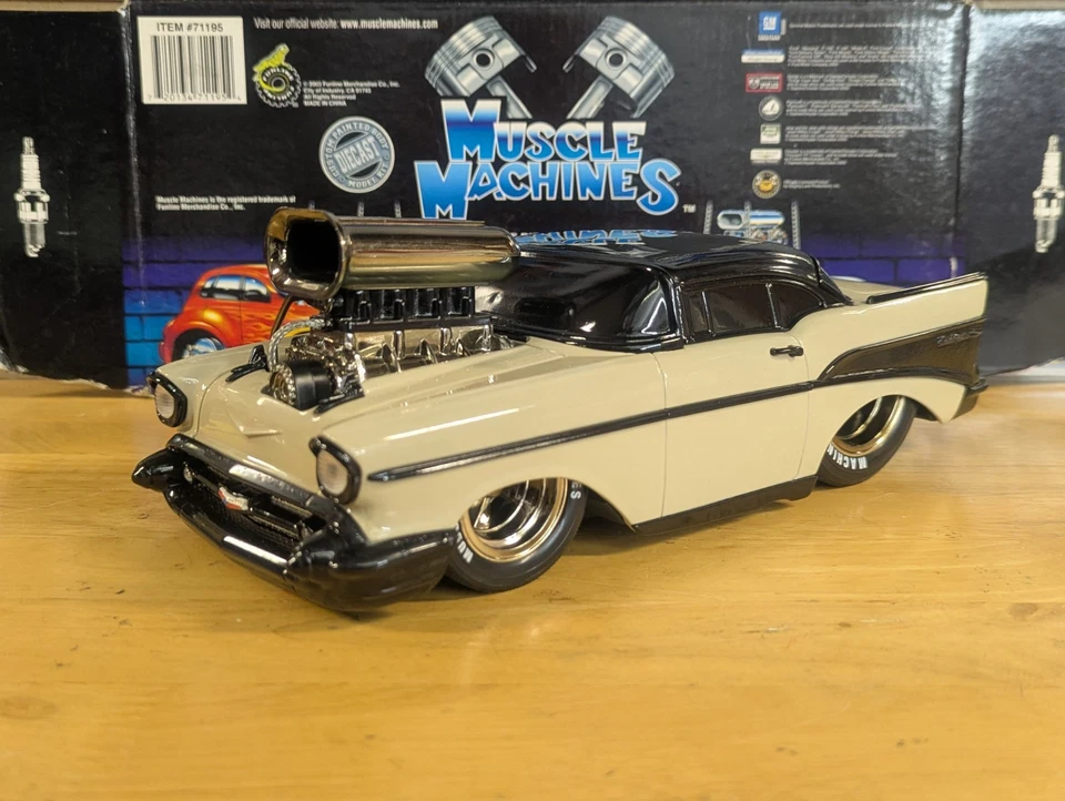 MÁQUINAS MUSCULARES 1957 Chevrolet Bel-Air 57 Chevy SLAMMED PINTURA PERSONALIZADA 1/18 1:18 Foto 3 de 4