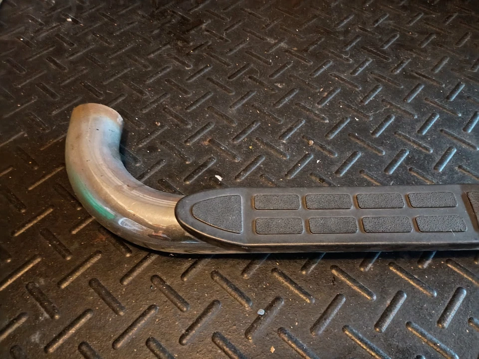 2006 GMC Hummer H3 Right Passenger Running Board - Image 2 of 3