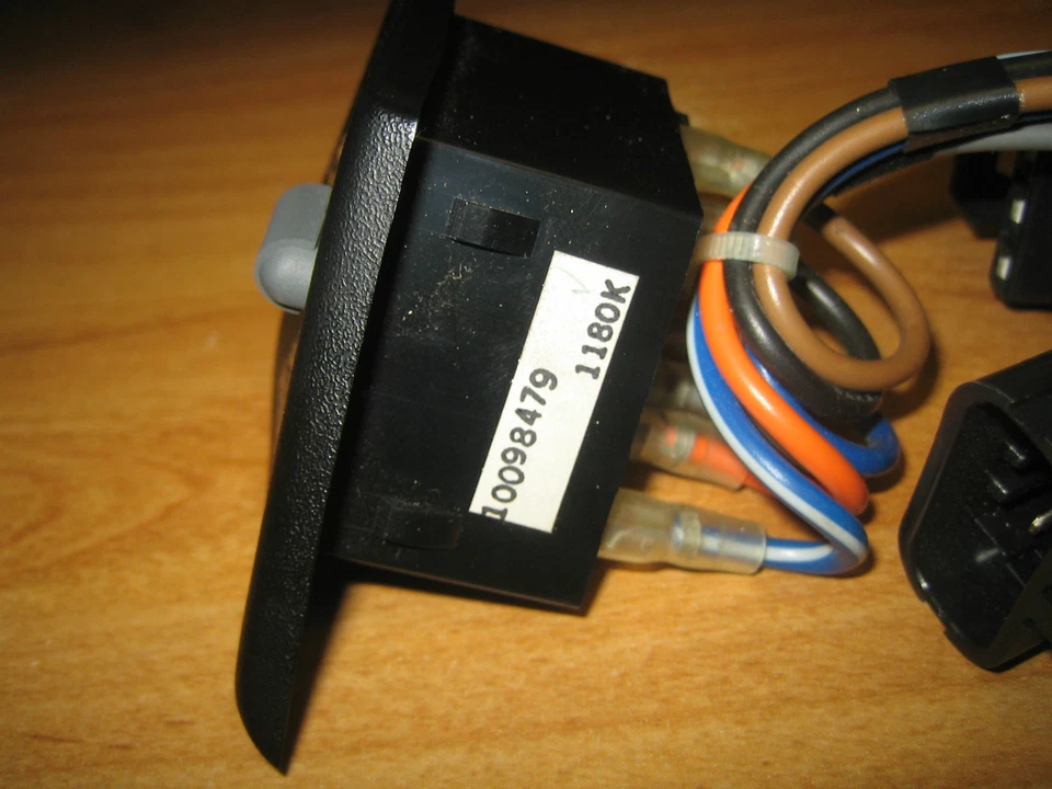 Interruptor de ventana eléctrica Chevrolet Corvette 1990-1991 NOS GM Foto 3 de 4