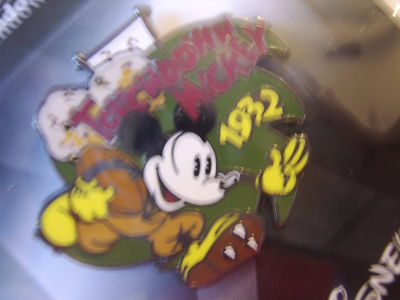 Walt Disney 100th Year ミッキー ピン DISNEY 100 YEARS OF DREAMS PIN- TOUCHDOWN MICKEY 1932 PIN #18 NIP
