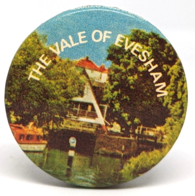 Vintage The Vale of Evesham River 1960's Worcestershire Rural Badge Pin (P2020)