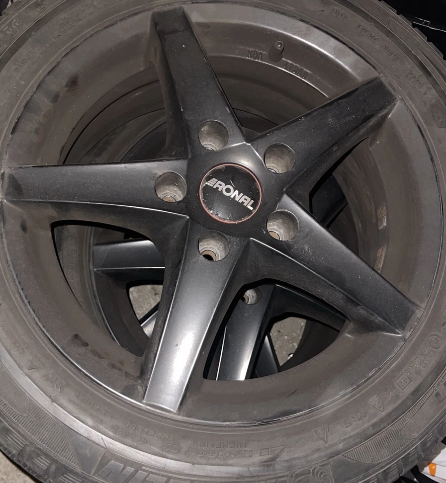 Alufelgen schwarz Mit Reifen - Bild 4 von 4