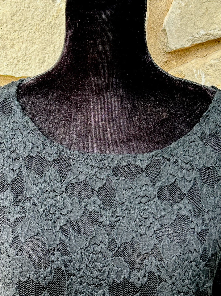 Pullover LADY NOIZ Top Medio Negro Encaje Elástico Dobladillo Festoneado Excelente Foto 3 de 4